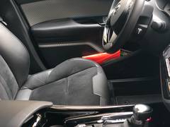 Автомобиль Toyota C-HR Hybrid e-CVT для аренды в Европе