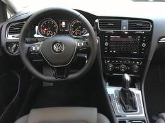 Автомобиль Volkswagen Golf 7 для аренды в Цюрихе